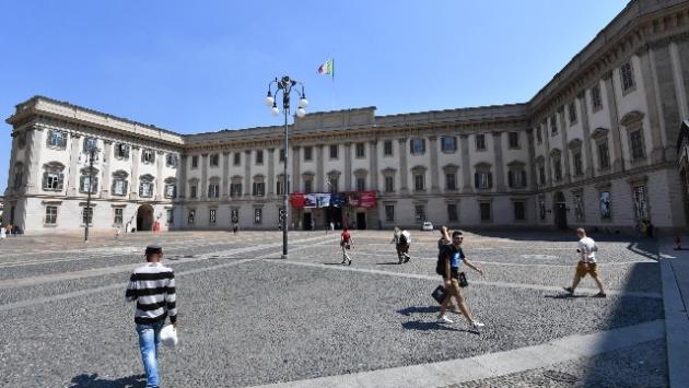 Vuole stabilirsi a Palazzo Reale come erede Savoia, allontanato 