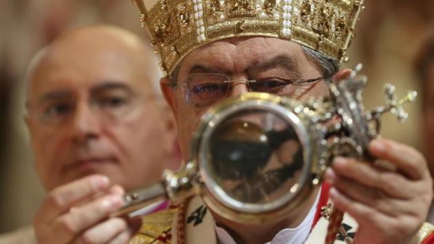 Napoli, si ripete il prodigio della liquefazione del sangue di San Gennaro