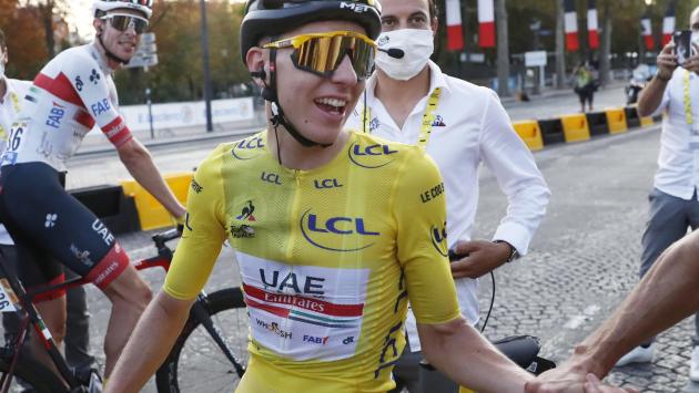 Pogacar in trionfo al Tour, ultima tappa a Bennett 