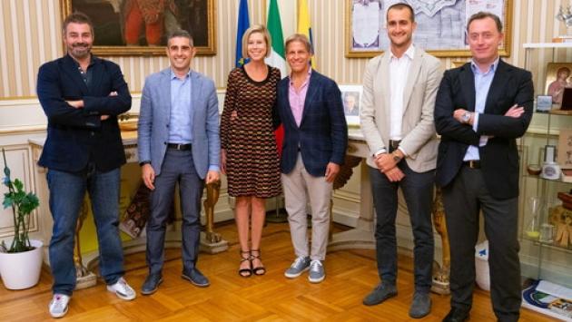 "Darò tutto per far crescere il Parma", visita del nuovo patron crociato in municipio