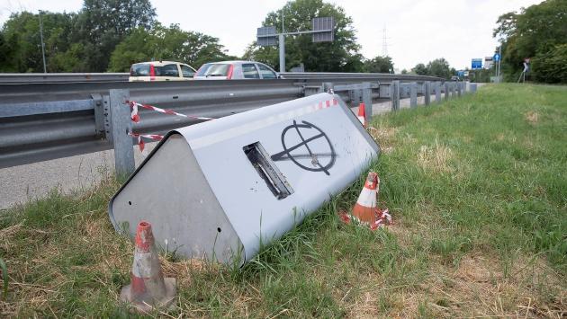 L'autovelox divelto in tangenziale: blitz di un vandalo