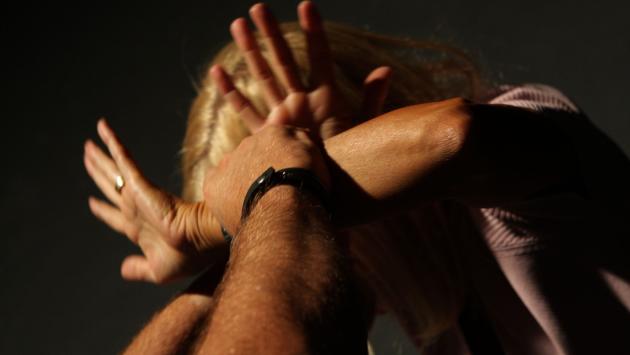 Segregata in casa dal compagno-padrone: condannato a 2 anni