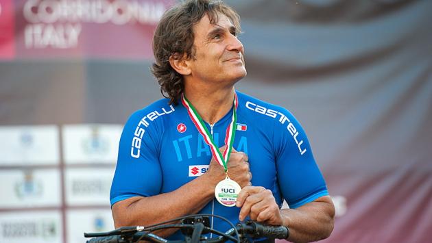 Zanardi fa progressi ma il quadro clinico resta complesso