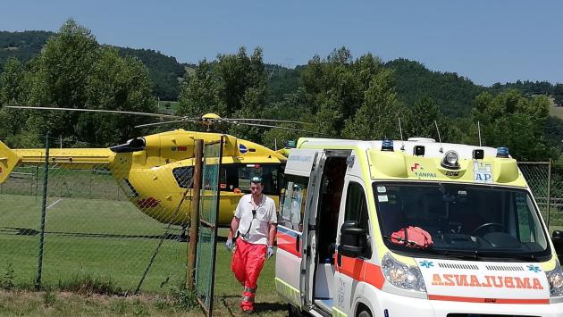 Albareto, 88enne accende la stufa con l'alcol: avvolto dalle fiamme
