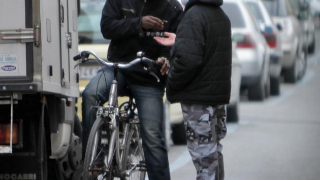 Il marketing del pusher con i «biglietti da visita»