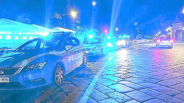 I dipendenti del Peter Pan al sindaco: «Gestire le persone in strada è molto difficile. Chiediamo aiuto» 