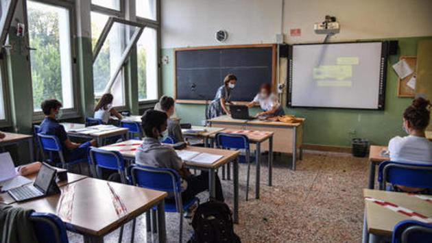 Monza, professore a processo per la relazione con un'alunna sedicenne
