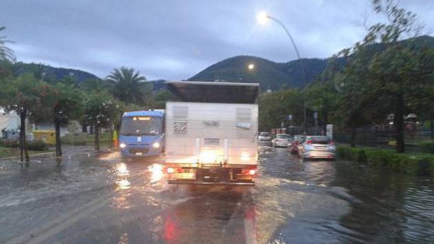 Il fiume Vara esonda in più  punti, frane nello spezzino
