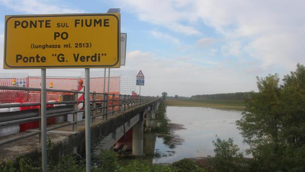 Ponte Verdi, cantiere bloccato dalla piena del Po: slitta la riapertura