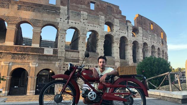 Matteo e la Guzzi del '57: vacanze romane nonostante la Cisa