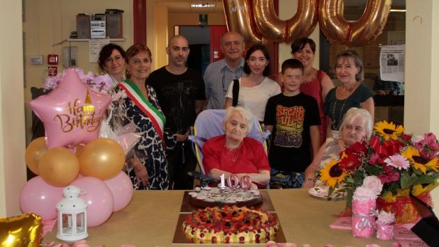 Carmen Fava, 100 anni e una grande festa