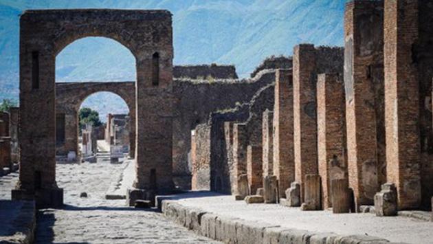 Rubano reperti a Pompei ma li riconsegnano: "Portano sfiga"
