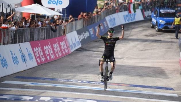 Positivo al coronavirus, Simon Yates si ritira dal Giro d'Italia