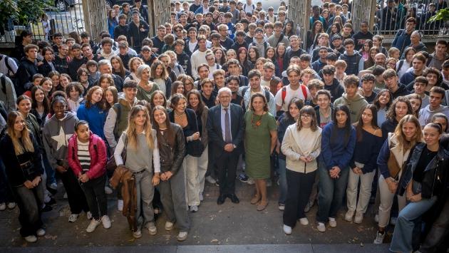 Primo giorno a scuola per le prime classi delle superiori. Il prefetto Garufi: «Non fate gli eroi, cercate di essere brave persone»
