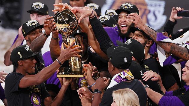 I Los Angeles Lakers vincono il titolo dopo 10 anni: Miami si arrende in finale 4-2 
