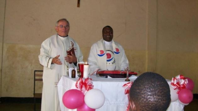 Noceto, fedeli in aiuto di don Jonn