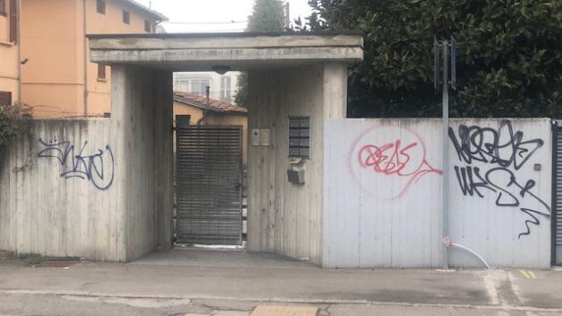 Muri imbrattati, la Procura: "Ecco cosa rischiano gli autori" (e - se minorenni - le famiglie)