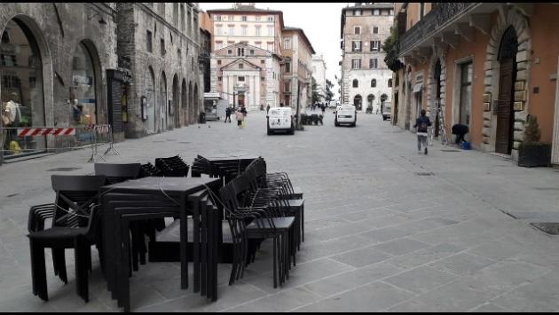 Pressing del Cts al Governo: "Serve una stretta delle misure in vista del weekend'. E si parla di "coprifuoco"