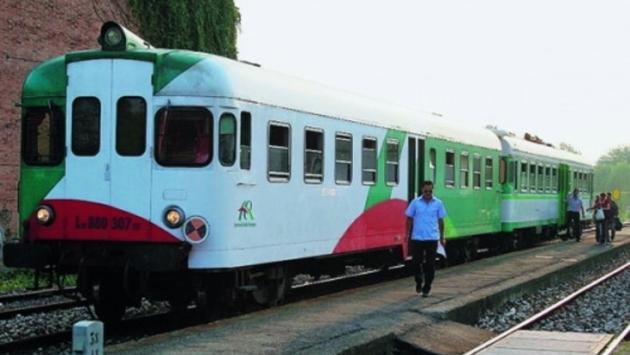 Il treno non parte, il bus è in ritardo: pendolari inferociti