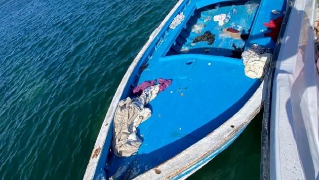 Il legno di un barchino dei migranti diventa violini per le scuole