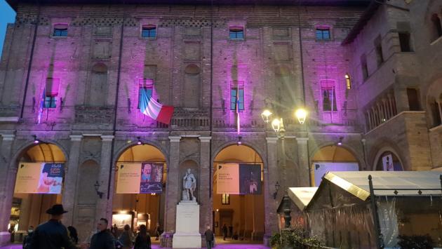Campagna del nastro rosa, ottobre il mese della prevenzione del tumore al seno: come prenotare le visite gratuite
