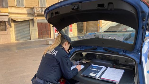 Vanno a prendere l'auto dell'amico fermato dalla polizia ma dovevano essere in quarantena: denunciati