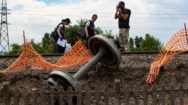 Pendolari, gli indennizzi dopo il deragliamento come i pacchi di «Affari tuoi». Ma con pochi spiccioli