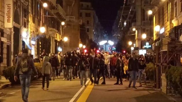 Coronavirus, Tafferugli a Genova dopo la protesta dei commercianti