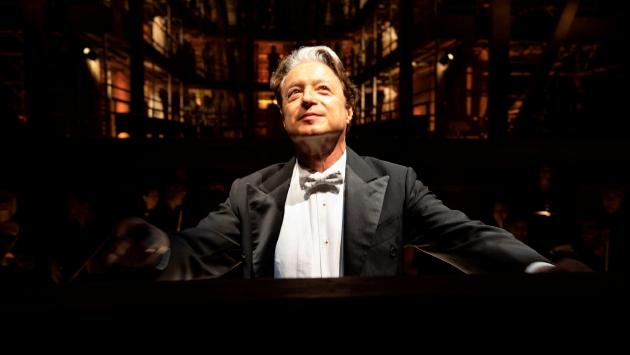 «Alla Gioia», doppio concerto di Capodanno di Roberto Abbado: «Il primo ricordo in musica? A tre anni, sotto il pianoforte di papà»
