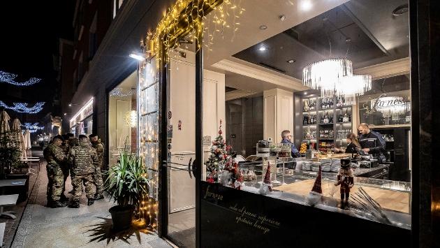 Via Pisacane, arrestato l'uomo che ha seminato il panico nel bar