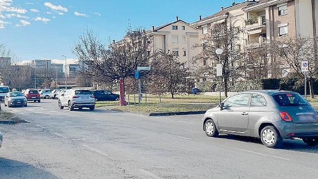 Via Riomaggiore, i residenti: «Questa via per molti è una scorciatoia e nelle ore di punta le auto sfrecciano»