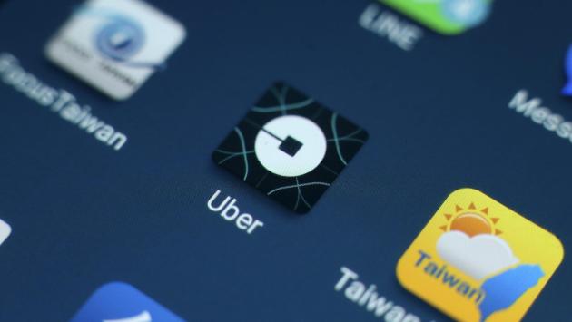 La lobby segreta di Uber: coinvolto anche Macron e la Kroes