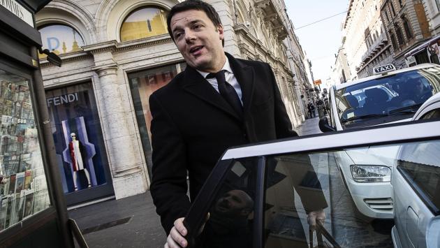 Governo, Renzi al Colle: 16 ministri, metà donne. Padoan all'Economia