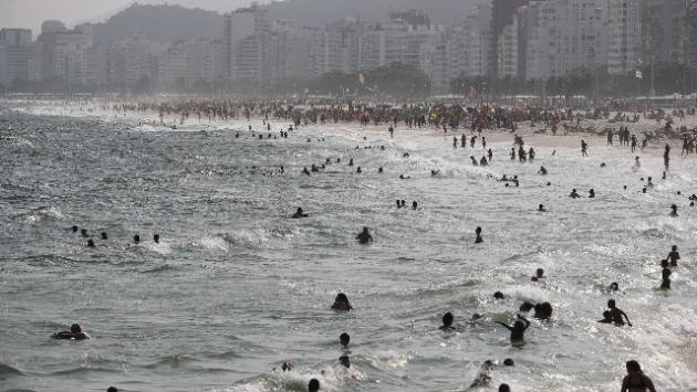 Brasile, a Rio torna libero l'accesso alle spiagge