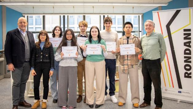 Sezione edili, 9 borse per i diplomati dell'istituto Rondani. Il presidente Bucci: «Siete il nostro futuro»