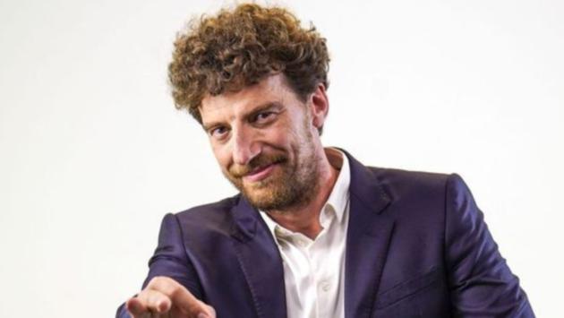 Maurizio Lastrico si racconta: «Mamma di Santa Maria del Taro, parenti a Parma e Bedonia». E giovedì show al Regio