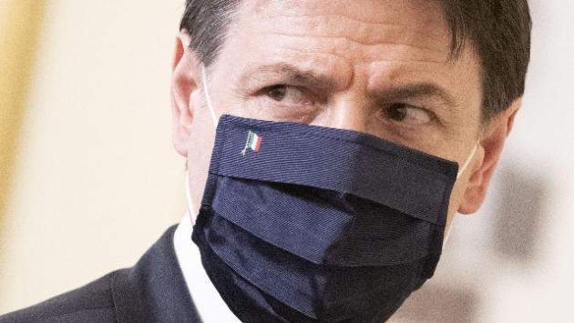 Calabria, Lombardia, Piemonte e Val d'Aosta zone rosse.  Emilia Romagna zona gialla. Decreto in vigore da venerdì - Ecco le tre fasce 