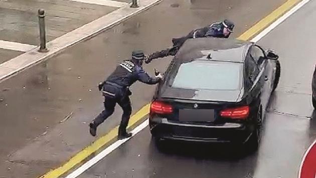 Via D'Azeglio, l'autista del bus 7 Fabrizio Bernazzoli: «D'istinto, mi sono messo di traverso per bloccare quell'auto»