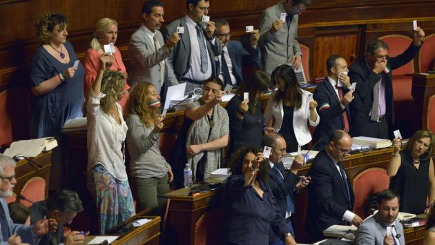 Senato: M5s, Sel e Lega fuori dall'aula