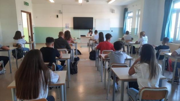 Confronto acceso tra Governoe Regioni, i governatori: "Alle superiori in Dad con 3 casi, non 4"