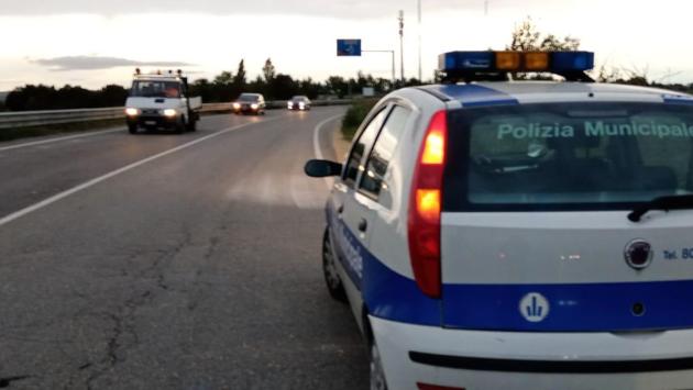 Girava con l'auto sequestrata: patente revocata e multa da 2000 euro