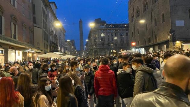 Emilia Romagna, slitta a domani l'ordinanza anti-assembramenti