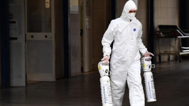 Napoli, sos dei farmacisti: "Persone disperate, non ci sono bombole d'ossigeno"