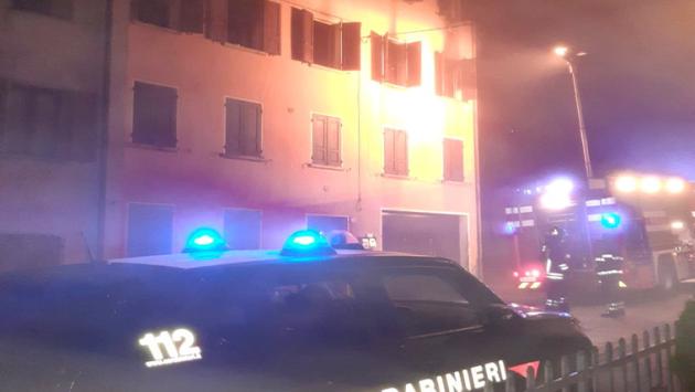 Incendio in un appartamento nel Reggiano: 70enne intossicato