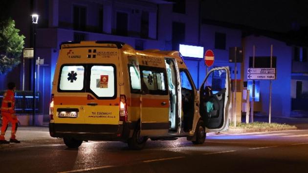 Cadavere di un 35enne su ciglio strada, ipotesi auto pirata