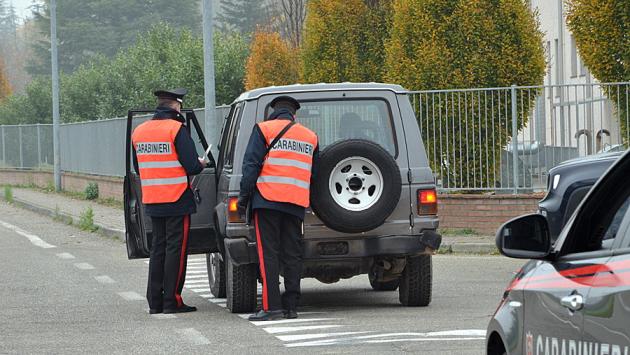 Va dalla fidanzata e rientra dopo il coprifuoco: multato. Così come i tre amici che passeggiavano a Solignano