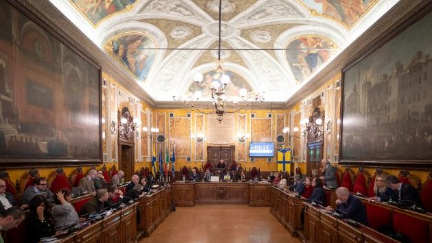 I redditi di sindaco, assessori e consiglieri: il notaio Dalla Tana «paperone» del municipio