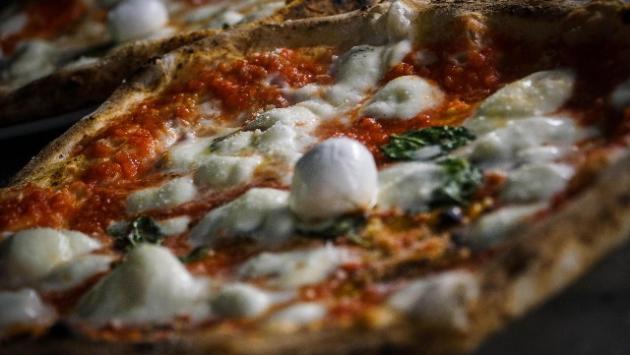 Studente in ospedale per un filo metallico dentro la pizza a domicilio, due denunce