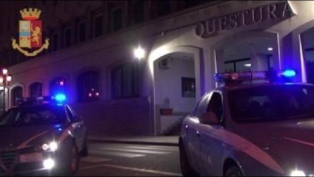 Uccide compagna a coltellate, poi si costituisce