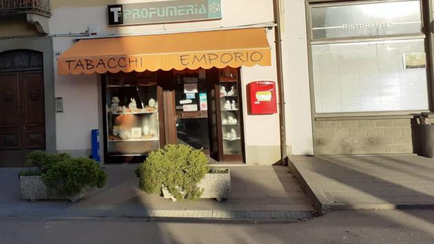 Chiude il deposito di tabacchi. «Così si uccide il commercio in montagna»